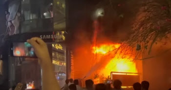 "순식간에 치솟은 불길"…방글라데시 쇼핑몰 화재로 43명 사망