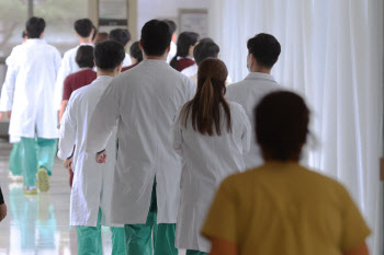 주요 병원장들 "환자 위해 의료현장 돌아와달라" 호소