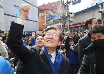 이재명, 조국과 만난다…연대 가능성 주목