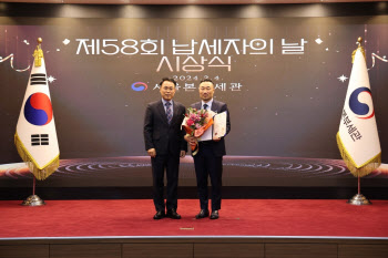 강승모 한국석유공업 대표, '제58회 납세자의 날' 국무총리 표창 수상