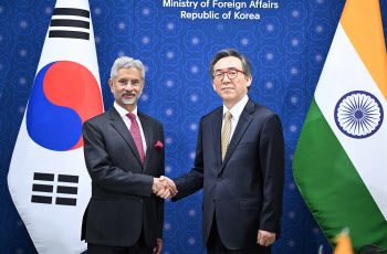 6년만 韓-인도 외교장관 회담 “인태지역 협력 확대 약속”