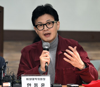 ‘험지’ 수원서 지지 호소한 한동훈 “경쟁력 있는 후보 공천”