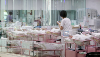 한국 역대 최저 출산율 대책…세제혜택만으로는 한계