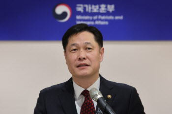 보훈차관, 대전 보훈가족 주택 개보수 현장 점검