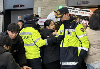 경찰, `국민의힘 당사 난입` 대진연 회원들에 구속영장 신청