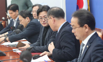 민주당, '총선 10대 공약' 발표…민생회복·미래희망 비전 중심