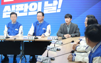 민주당 선대위 참석한 군인권센터 김형남 "채상병 사건 진상 규명해달라"
