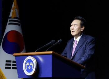 尹, '이종섭 귀국·황상무 사퇴'로 일단 수습…총선 위기 우려했나(종합)