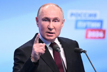 푸틴, 모스크바 공연장 테러 긴급회의…“부상자 회복 기원”
