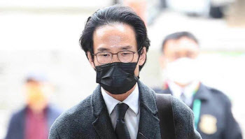 한국타이어 조현범, 12년만에 사내이사 물러난다..‘사법 리스크’ 의식