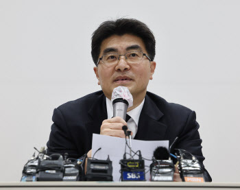 서울대 의대 비대위 “오늘부터 자발적 사직서 제출 결의”