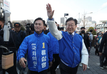 모교 `중앙대` 찾은 이재명, 투표 참여 촉구…"무관심이 최악"