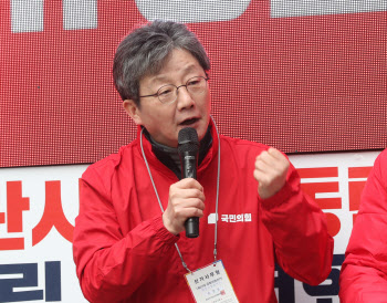 유승민 "尹, 총선을 반성의 기회로…잘못 인정해야"