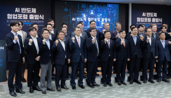 삼성·SK 임원들 판교 총출동…"AI시장 선점 위해 협업 확대"