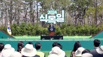 尹대통령 “우리 숲, 지속 가능하게 관리해 국민 즐기도록”