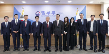 박성재 법무장관, 한국법학원 이기수 원장 면담…법률가 대회 개최 논의