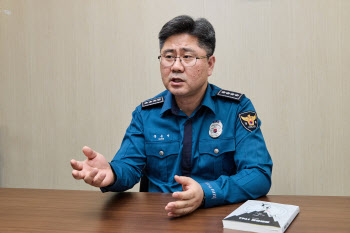 홍용연 총경 "현장경찰관 위한 '에이전트' 되겠다"