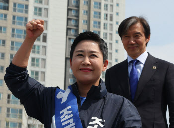 여가수 국회의원 첫 탄생… 조국혁신당 리아 국회 입성