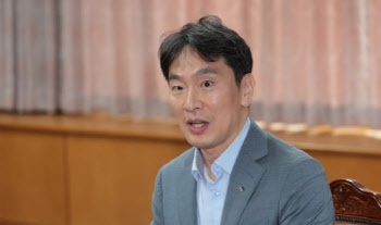 주주총회 마치자마자…이복현, 행동주의펀드 수장들 만난다
