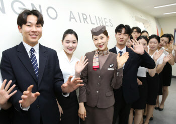 아시아나항공, 승무원 꿈꾸는 고등학생 대상 직업 강연 개최