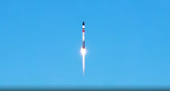 국산 군집위성 우주로···초소형군집위성 1호 발사