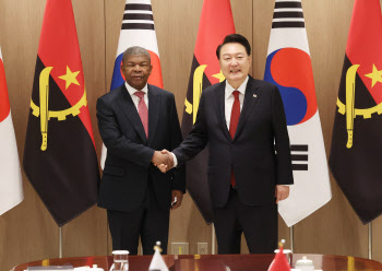 尹, 앙골라와 에너지·조선 분야 공조 강화…"강점 바탕으로 상호 협력"