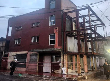 파주 용주골 폐쇄 속도…최근 불법건축물 3개동 강제철거