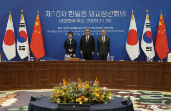 한·일·중 정상회의 앞둔 中 “韓 외교 방향 수정할 기회”