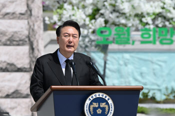 민주 "尹 '5·18 정신 헌법 전문 수록' 약속…언제까지 기다려야 하나"