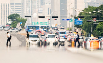 '체감온도 33도' 넘으면 매시간 휴식·옥외작업 단축