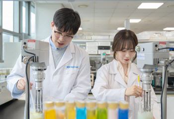 한국콜마, 업계 최초로 선크림에 녹색기술제품 인증 획득
