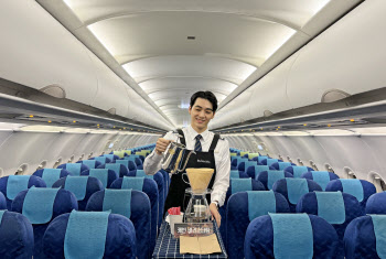에어부산 “비행기에서 직접 커피 내려드려요”