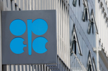 로이터 "OPEC+, 내년까지 원유 감산 연장할 듯"