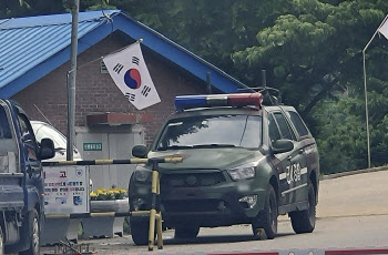 '얼차려' 중대장 여전히 휴가중…경찰 "시간 더 걸릴 것"