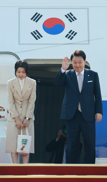 尹대통령, 중앙아 3국 방문 위해 출국…올 첫 해외순방