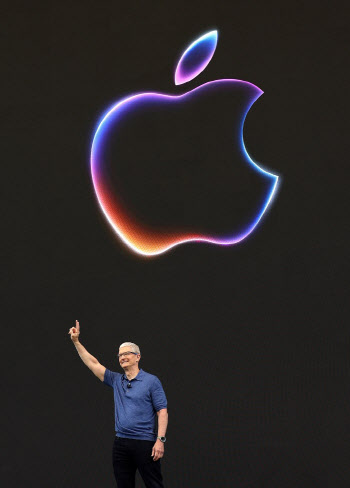 애플, AI전략 '애플 인텔리전스' 공개에도…주가 2% 이상 하락