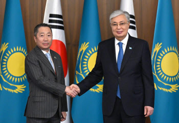 박정원 두산 회장, 카자흐스탄 대통령 면담…발전사업 본격 확대