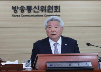 김홍일 방통위원장, 자진 사퇴…윤 대통령 사의 수용(상보)