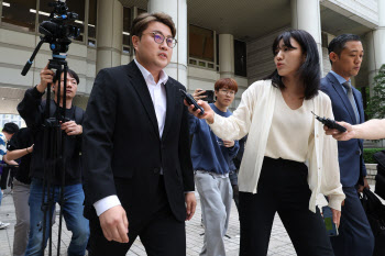 '음주 뺑소니' 김호중, 혐의 인정 여부 다음 재판서 밝힌다