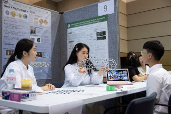 이화여대, 교수·전공생이 주도하는 '2024 이화과학페스티벌' 개최