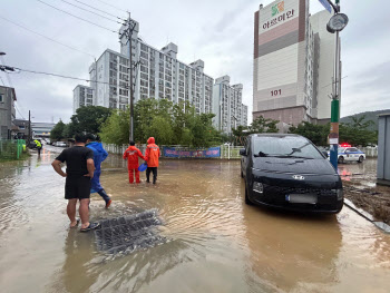 장마에 침수車 3400대 돌파···추정 손해액 310억원