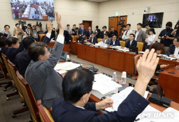 과방위, 이상인 방통위 부위원장 고발 의결…자진사퇴 가능성도