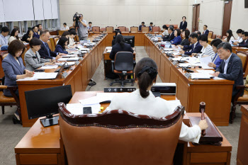 간호법 제정안, 복지위 법안소위 통과…28일 본회의서 처리