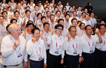 與연찬회서 '108명 단합' 외쳤으나…의료개혁 두고 당내 갈등 지속