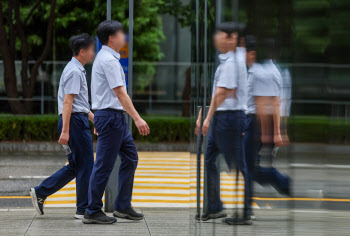 “월급으론 턱없다” 직장인 사이에 인기인 '이 부업'