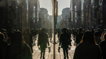 사무실 책상서 엎드려 숨진 직원…나흘간 ‘아무도’ 몰랐다