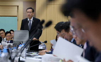 이형일 통계청장 "속보성 경제지표, 포괄적 민간소비지표 개발"