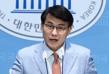 與윤상현 “특감관 표결, 공멸 가는 단초…다른 방법으로 풀어야”