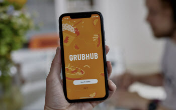 '9조→1조원으로 뚝'…유럽 음식배달 공룡이 눈물의 손절나선 이유