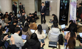 이복현 “우리금융 현 회장 재임 기간 '손태승 불법대출' 확인”